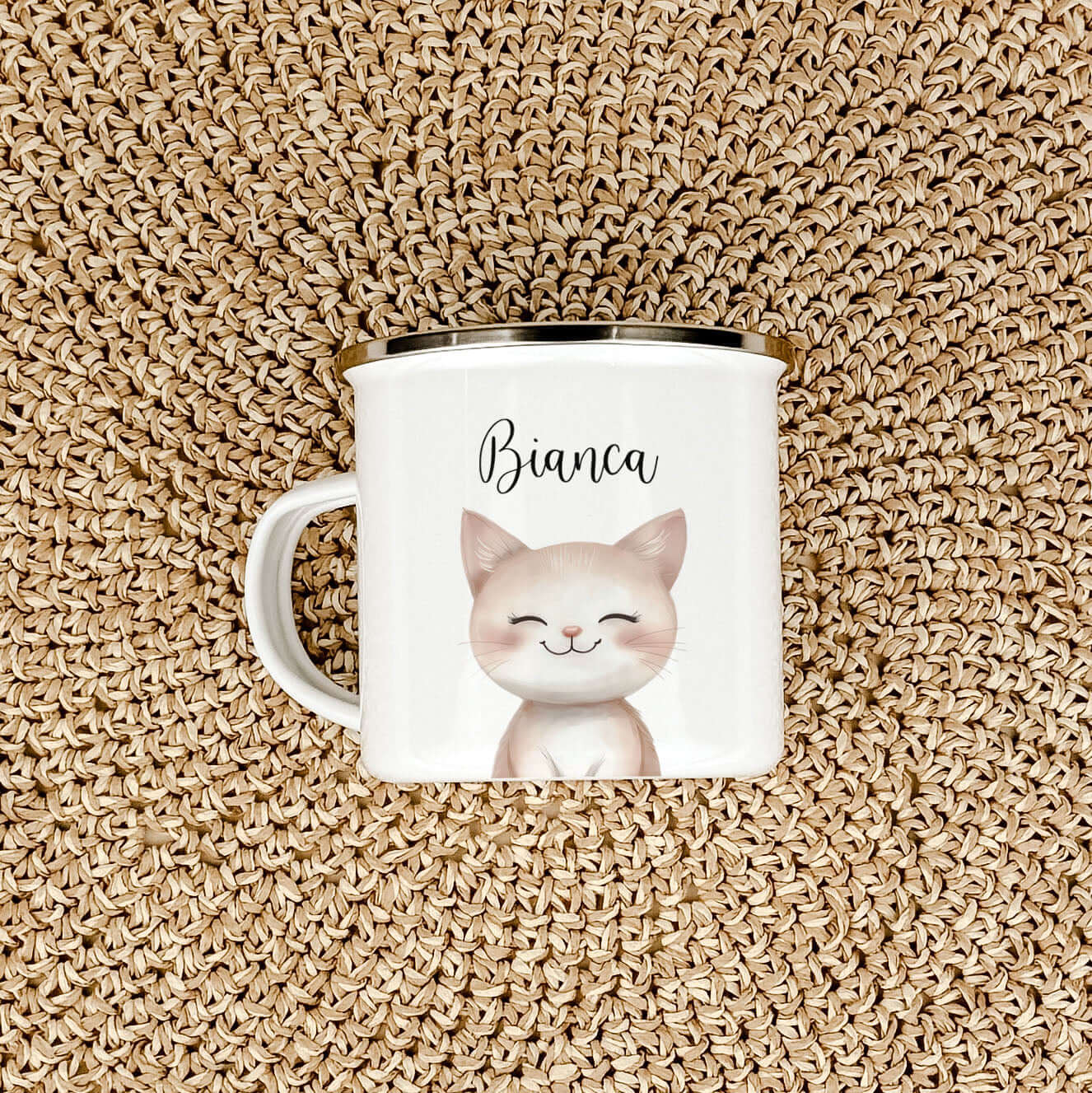 Emaille Tasse Katze Portrait-famprints-Emaille Tasse-Entdecke die bezaubernde Emaille Tasse Katze Portrait – ein einzigartiges, personalisiertes Geschenk, das Herzen höher schlagen lässt! Diese Emaille Tasse wird mit einem charmanten Katzenporträt in Aqua