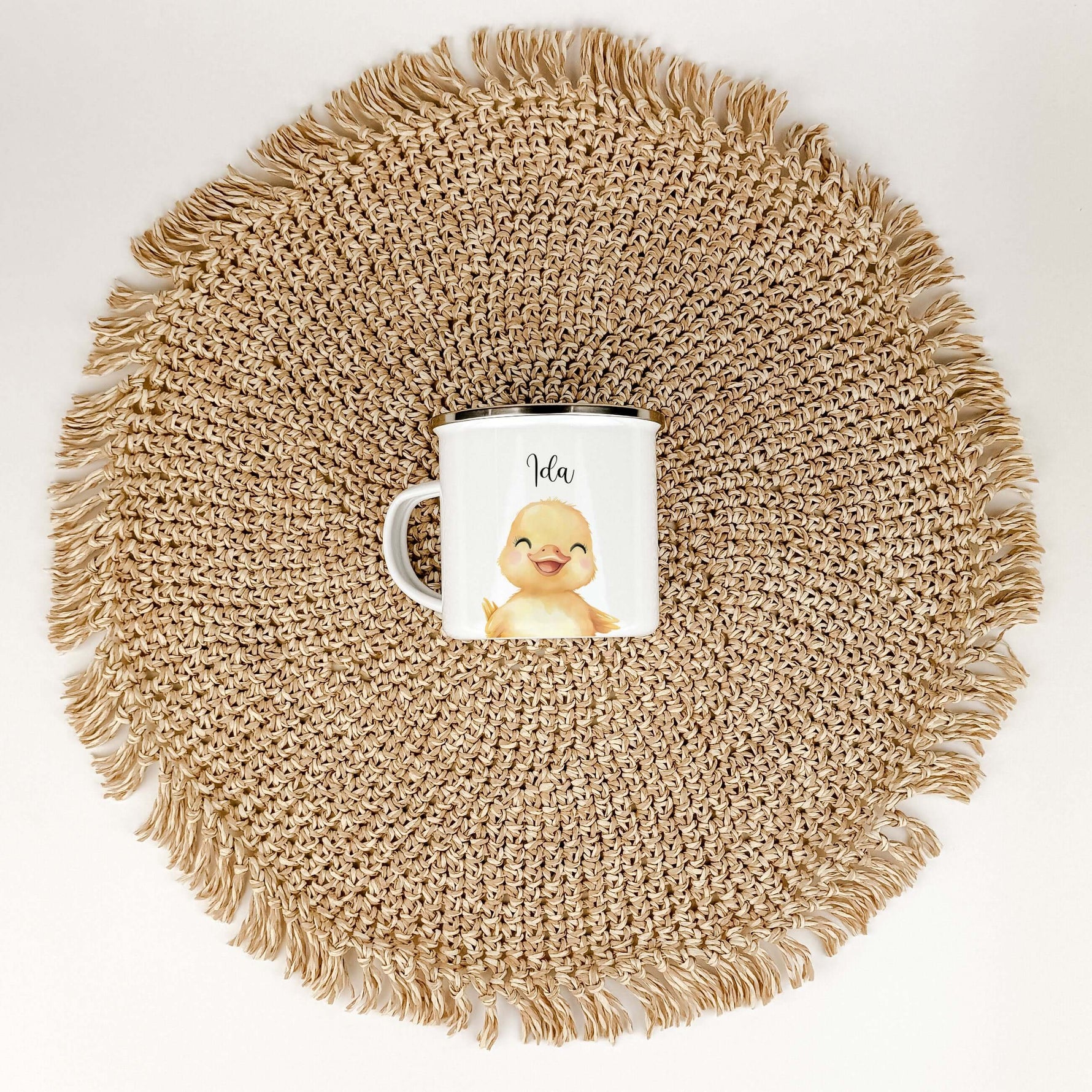 Emaille Tasse Küken Portrait-famprints-Emaille Tasse-Entdecke die bezaubernde Emaille Tasse Küken Portrait, die sich perfekt als personalisiertes Geschenk eignet! Mit einem liebevoll gestalteten Küken in Aquarell-Optik wird diese Emaille Tasse zum echten