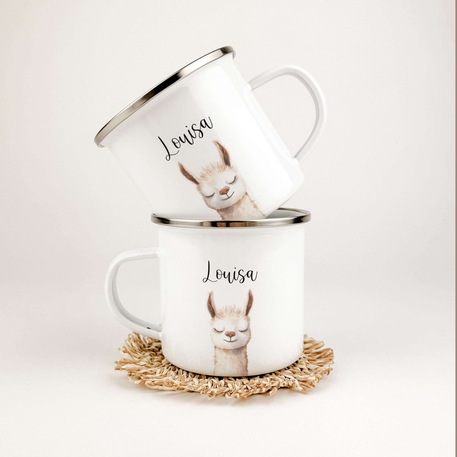 Emaille Tasse Lama Portrait-famprints-Emaille Tasse-Entdecke die charmante Emaille Tasse Lama Portrait – ein absolut einzigartiges personalisiertes Geschenk! Diese Emaille Tasse überzeugt mit einem liebevoll gestalteten Lama-Portrait in Aquarell-Optik, da