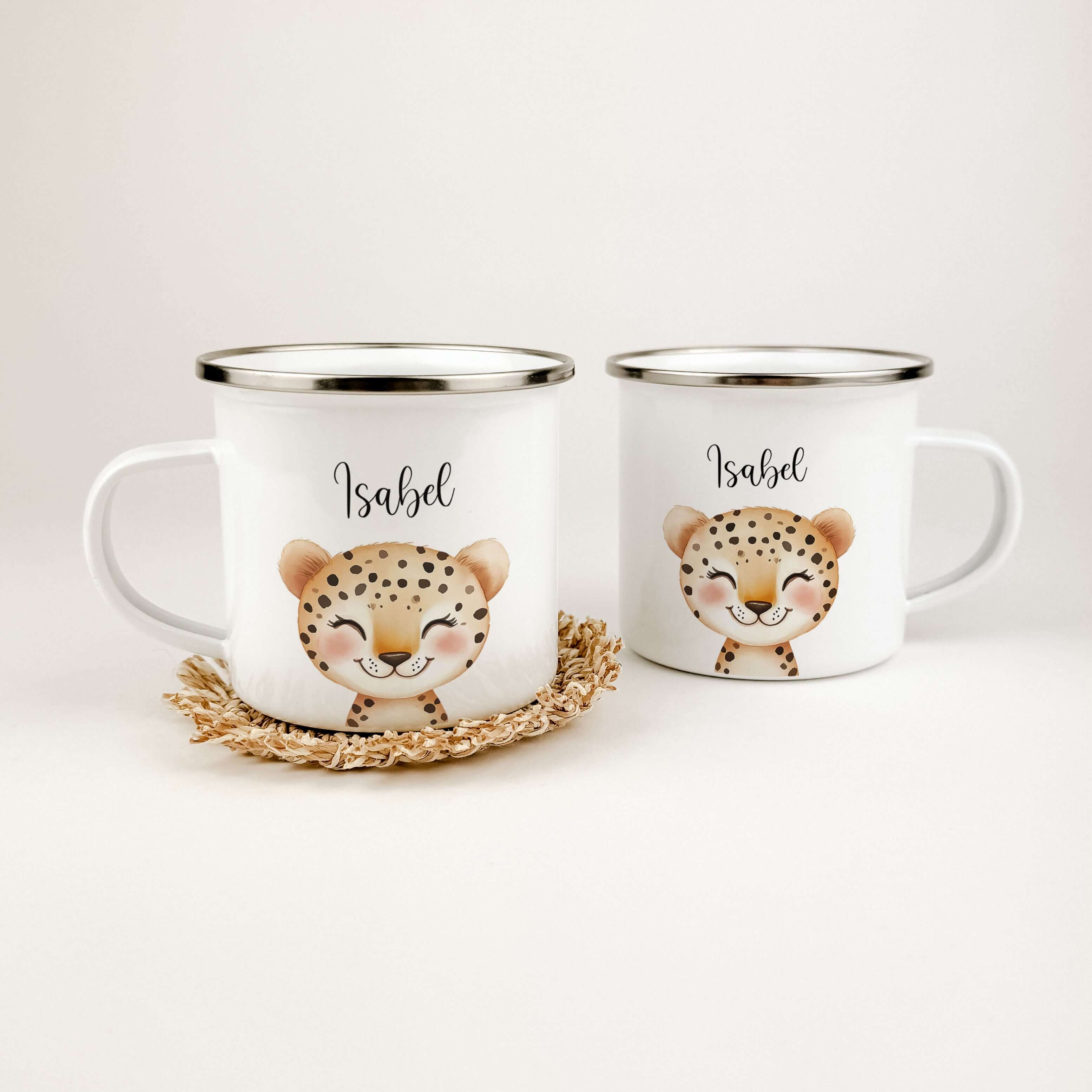 Emaille Tasse Leopard Portrait-famprints-Emaille Tasse-Entdecke die charmante Emaille Tasse Leopard Portrait – eine personalisierte Emaille Tasse, die mit einem zauberhaften Leopard-Porträt in wunderschöner Aquarell-Optik veredelt ist. Diese auffällige Ta