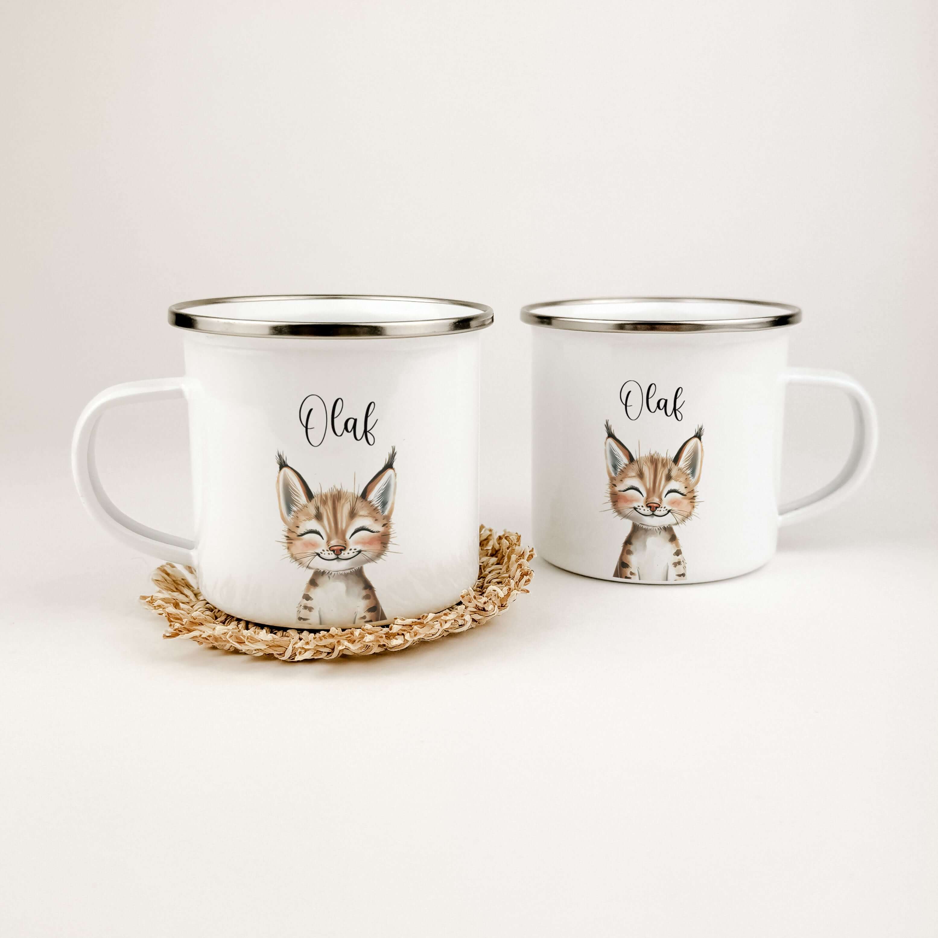 Emaille Tasse Luchs Portrait-famprints-Emaille Tasse-Entdecke die zauberhafte Emaille Tasse Luchs Portrait – das ideale personalisierte Geschenk für kleine Abenteurer! Ob zur Einschulung, Taufe oder zum Geburtstag, dieser Emaille Becher begeistert Kinder