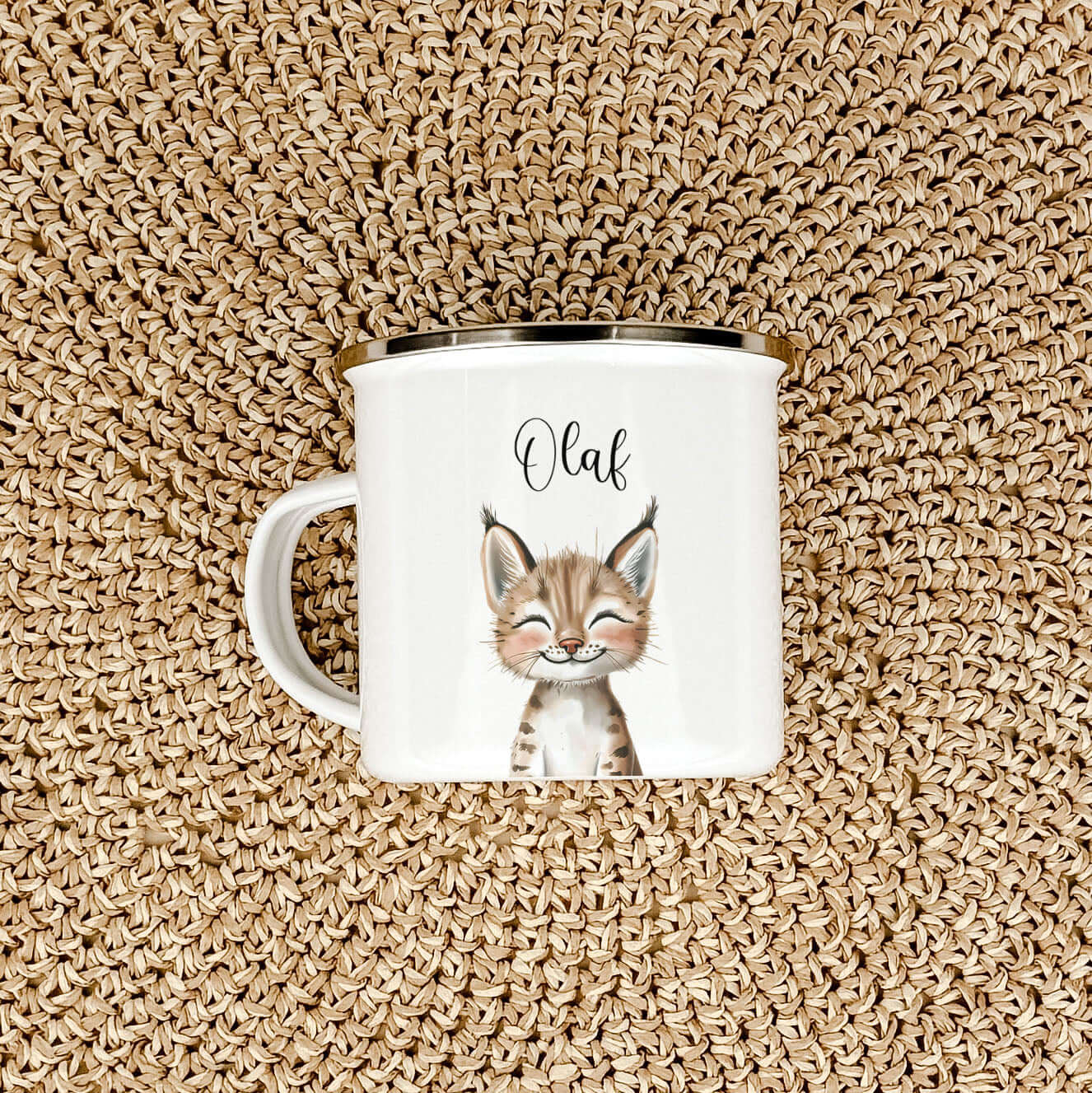 Emaille Tasse Luchs Portrait-famprints-Emaille Tasse-Entdecke die zauberhafte Emaille Tasse Luchs Portrait – das ideale personalisierte Geschenk für kleine Abenteurer! Ob zur Einschulung, Taufe oder zum Geburtstag, dieser Emaille Becher begeistert Kinder