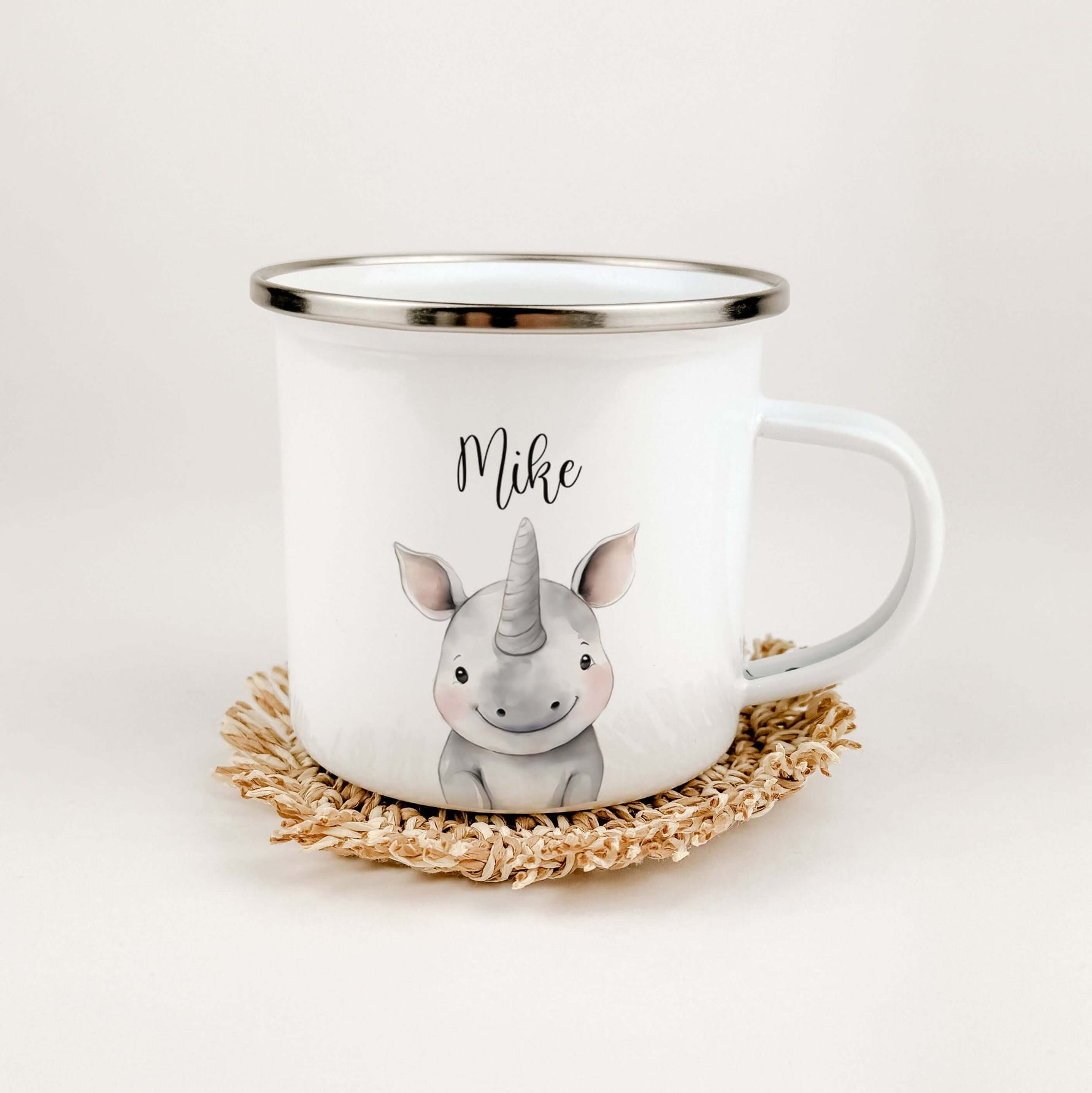 Emaille Tasse Nashorn Portrait-famprints-Emaille Tasse-Die Emaille Tasse Nashorn Portrait ist ein einzigartiges, personalisiertes Geschenk, das mit viel Liebe zum Detail für dich hergestellt wird. Das wunderschöne Nashorn im Aquarell-Look sorgt für einen