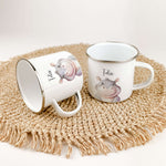 Emaille Tasse Nilpferd Portrait-famprints-Emaille Tasse-Entdecke die zauberhafte Emaille Tasse Nilpferd Portrait – ein einzigartiges, personalisiertes Geschenk für kleine Nilpferd-Fans! Diese Emaille Tasse personalisiert mit einem Namen bringt nicht nur F