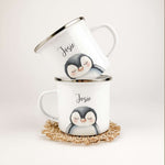 Emaille Tasse Pinguin Portrait-famprints-Emaille Tasse-Entdecke die Emaille Tasse Pinguin Portrait – dein neues Lieblingsstück! Diese personalisierte Emaille Tasse verleiht jedem Getränk einen Hauch von Magie. Das liebevoll gestaltete Pinguin-Portrait in