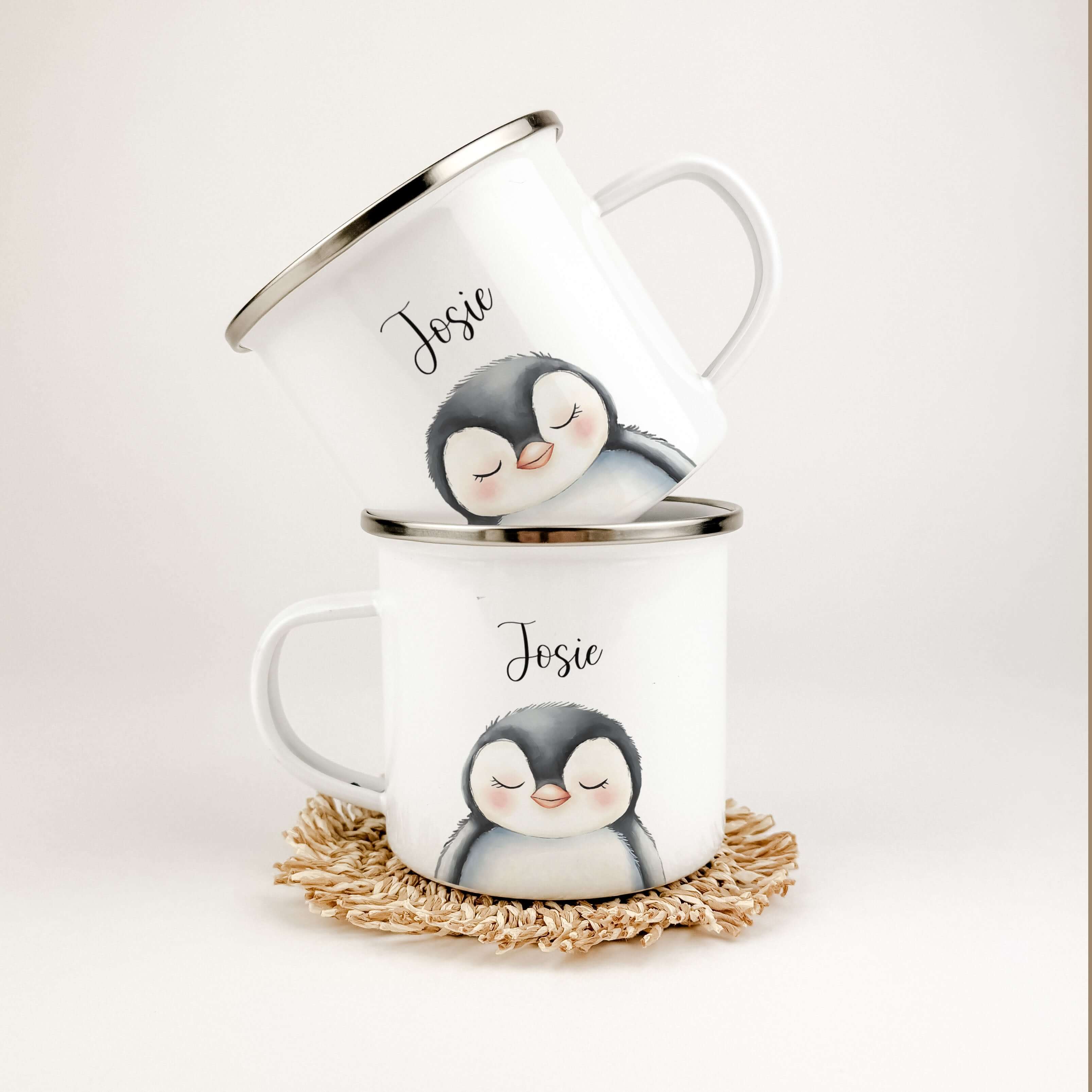 Emaille Tasse Pinguin Portrait-famprints-Emaille Tasse-Entdecke die Emaille Tasse Pinguin Portrait – dein neues Lieblingsstück! Diese personalisierte Emaille Tasse verleiht jedem Getränk einen Hauch von Magie. Das liebevoll gestaltete Pinguin-Portrait in