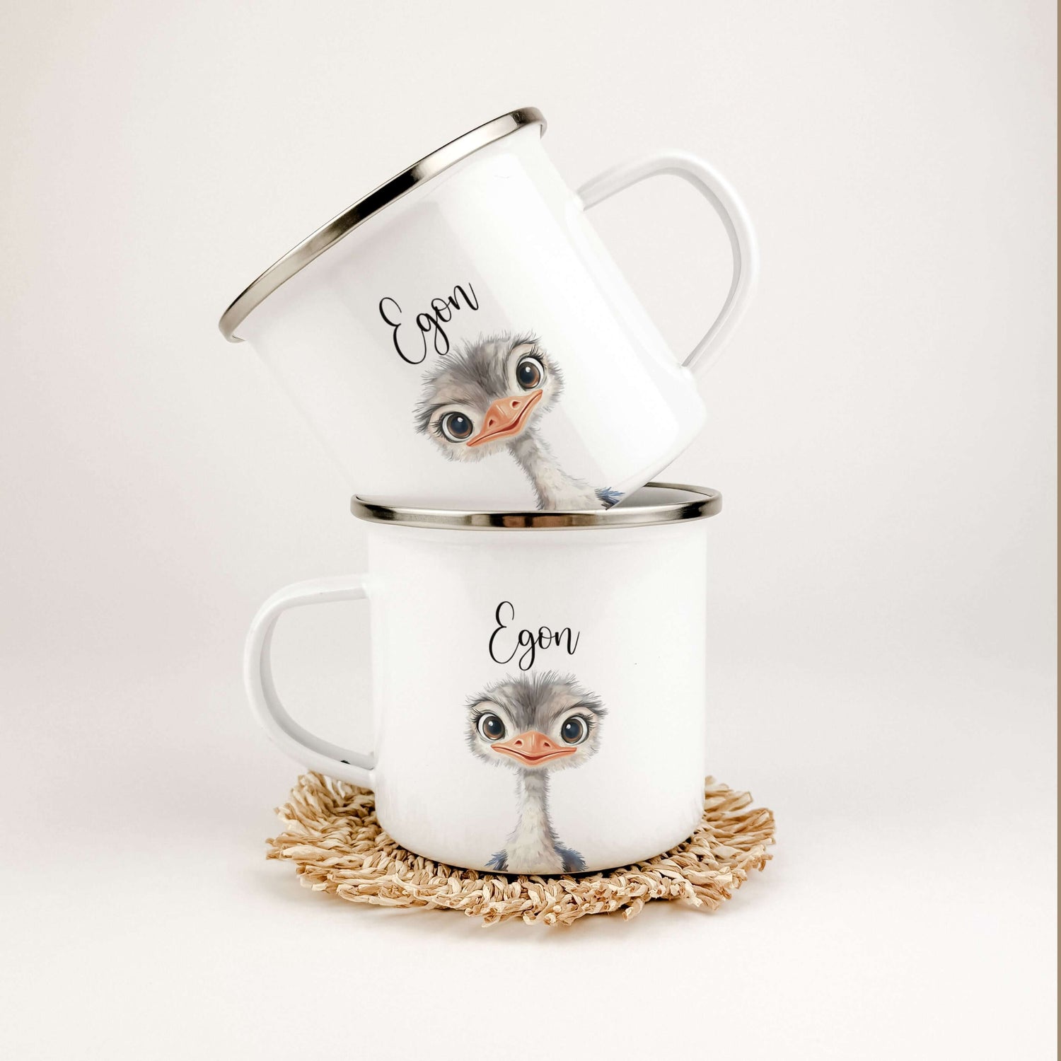 Emaille Tasse Strauß Portrait-famprints-Emaille Tasse-Entdecke die zauberhafte Emaille Tasse Strauß Portrait – das ideale personalisierte Geschenk für Kinder! Egal ob zur Einschulung, Taufe, zu Ostern oder Weihnachten, diese Emaille Tasse personalisiert b
