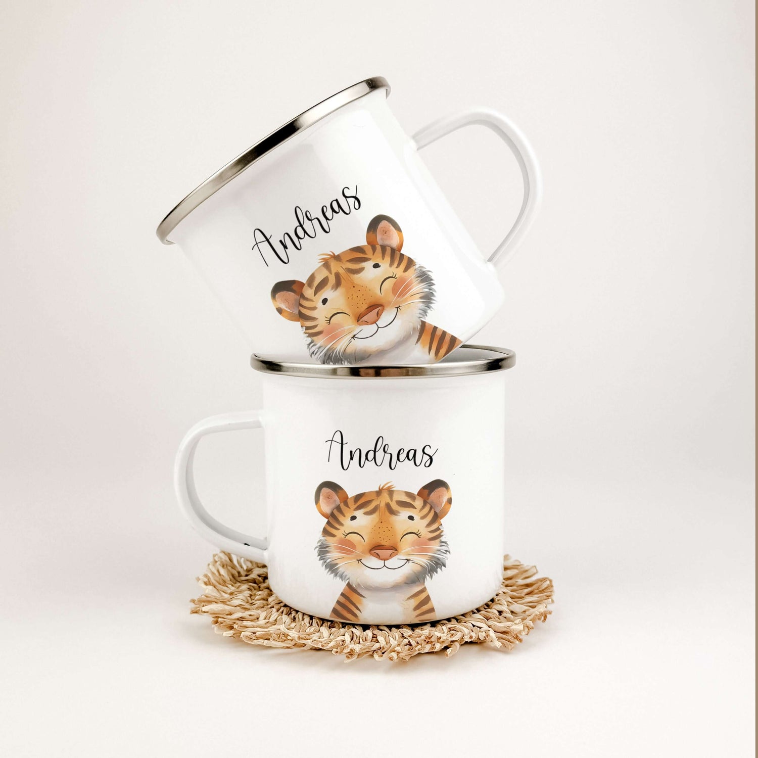 Emaille Tasse Tiger Portrait-famprints-Emaille Tasse-Entdecke die einzigartige Emaille Tasse Tiger Portrait – ein wahres Highlight für kleine Tigerfans! Dieser liebevoll gestaltete Emaille Becher überzeugt mit seinem brillanten Tigerportrait in trendiger