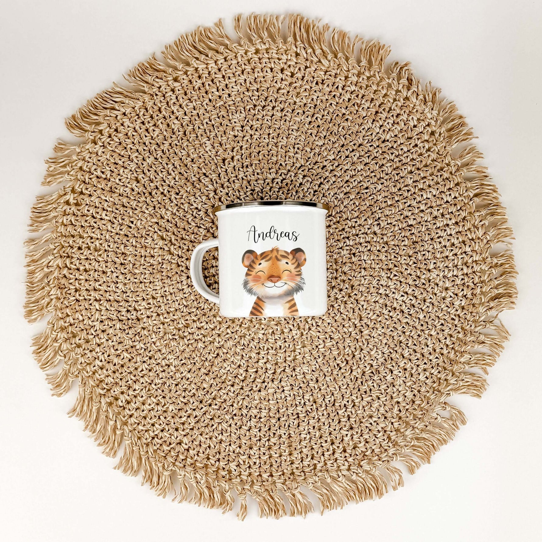 Emaille Tasse Tiger Portrait-famprints-Emaille Tasse-Entdecke die einzigartige Emaille Tasse Tiger Portrait – ein wahres Highlight für kleine Tigerfans! Dieser liebevoll gestaltete Emaille Becher überzeugt mit seinem brillanten Tigerportrait in trendiger