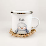 Emaille Tasse Vogel Portrait-famprints-Emaille Tasse-Entdecke die zauberhafte Emaille Tasse Vogel Portrait – das perfekte personalisierte Geschenk für kleine und große Entdecker! Mit einem Fassungsvermögen von 300 ml und einem federleichten Gewicht von nu