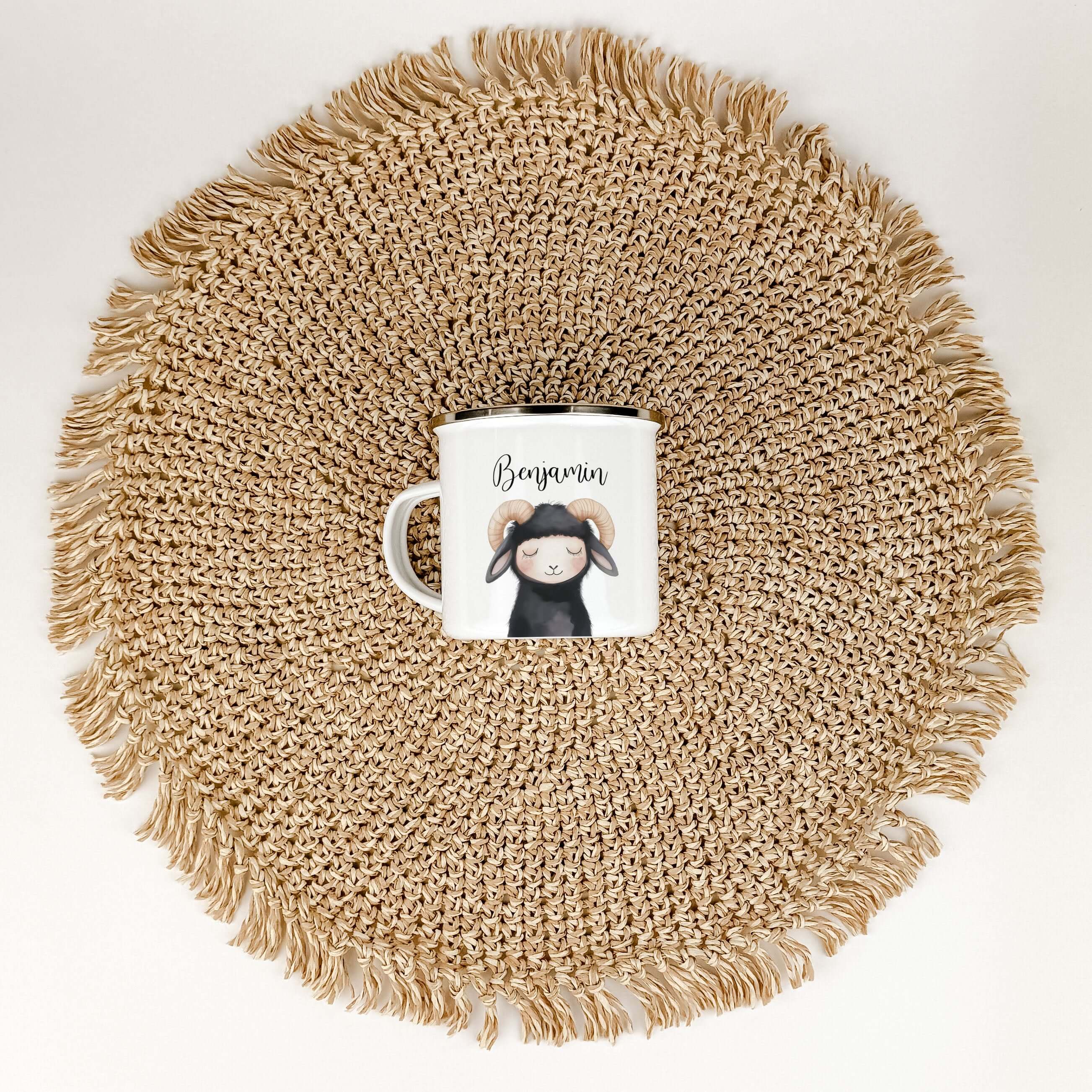 Emaille Tasse Widder Portrait-famprints-Emaille Tasse-Entdecke die einzigartige Emaille Tasse mit dem Widder Portrait – das ideale Geschenk für Kinder zu jedem besonderen Anlass, sei es zur Einschulung, Taufe, Ostern, Weihnachten oder zum Geburtstag. Dies