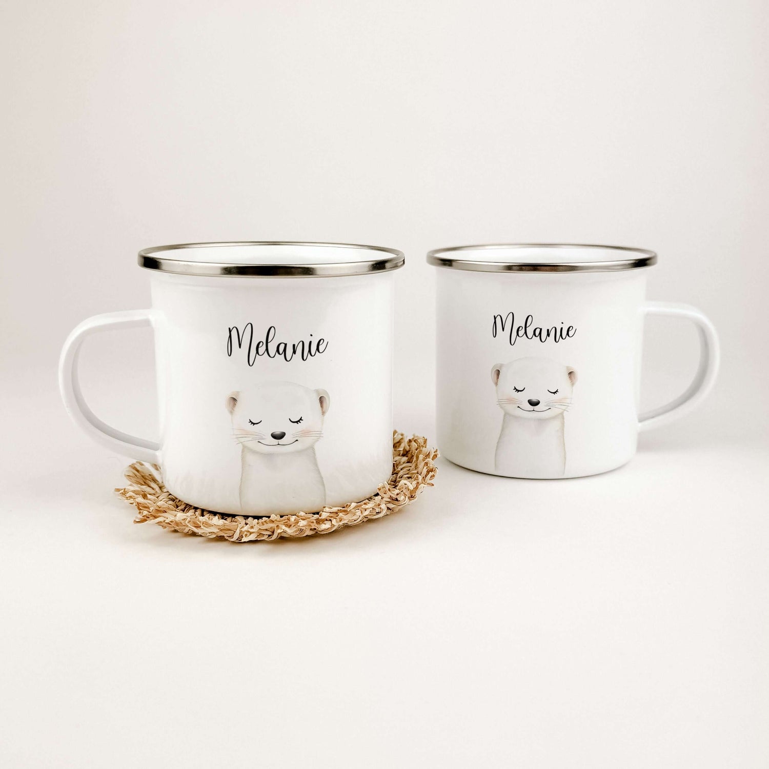 Emaille Tasse Wiesel Portrait-famprints-Emaille Tasse-Entdecke die zauberhafte Emaille Tasse Wiesel Portrait – ideale für kleine Tierfreunde! Diese personalisierte Tasse begeistert mit einem liebevoll gestalteten Wiesel-Porträt in einer ansprechenden Aqua