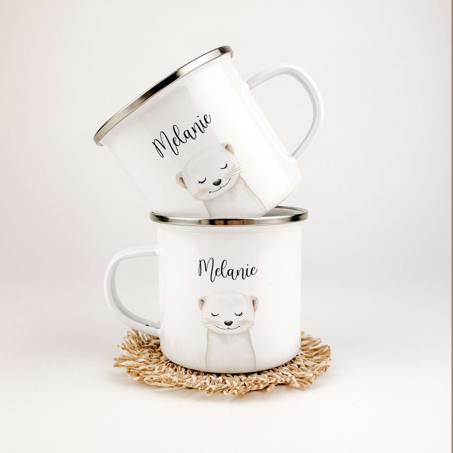 Emaille Tasse Wiesel Portrait-famprints-Emaille Tasse-Entdecke die zauberhafte Emaille Tasse Wiesel Portrait – ideale für kleine Tierfreunde! Diese personalisierte Tasse begeistert mit einem liebevoll gestalteten Wiesel-Porträt in einer ansprechenden Aqua