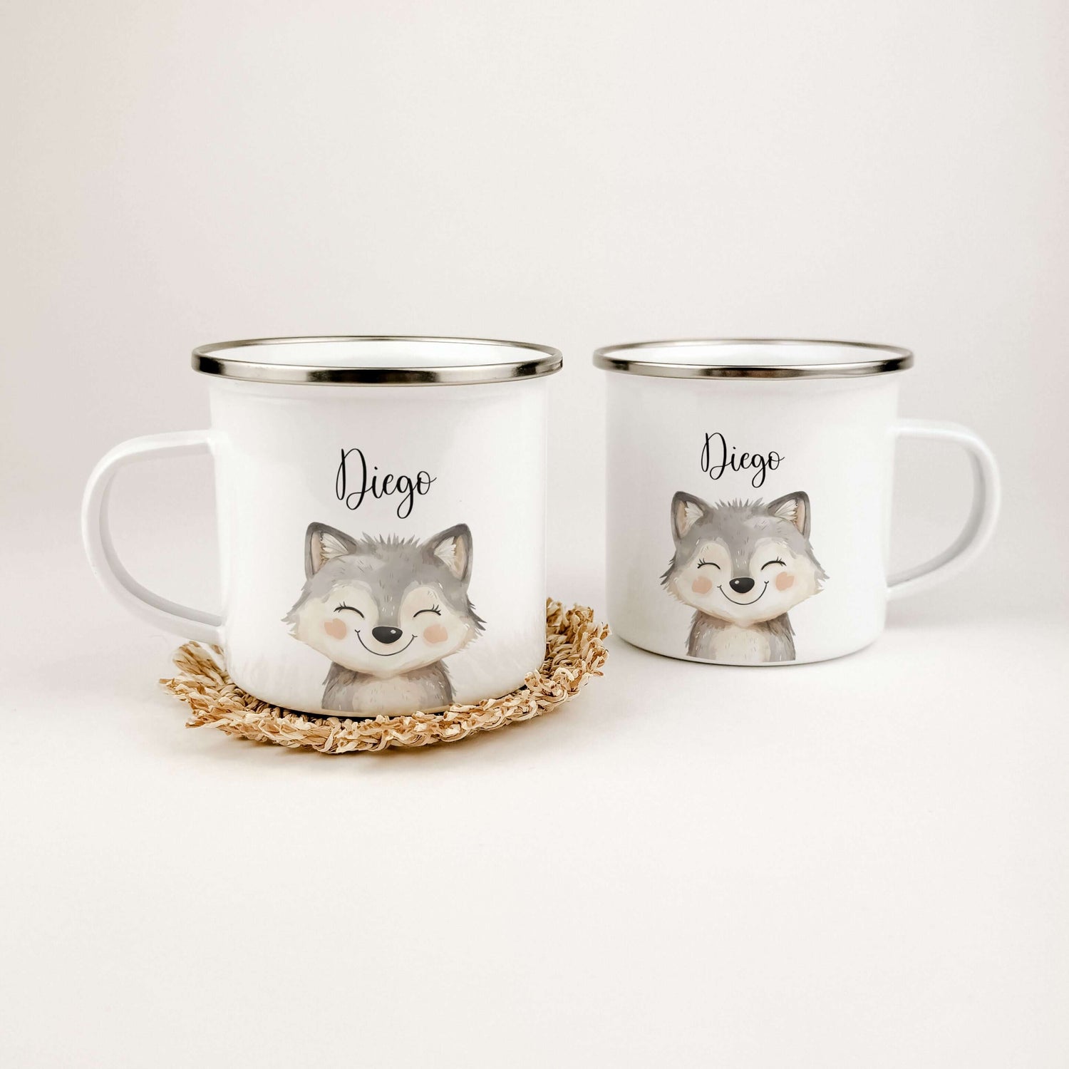 Emaille Tasse Wolf Portrait-famprints-Emaille Tasse-Entdecke die Emaille Tasse Wolf Portrait – dein perfekter Begleiter für den Alltag! Mit einer praktischen Füllmenge von 300 ml bietet die Tasse genügend Platz für deine Lieblingsgetränke. Sie ist BPA-fre