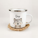 Emaille Tasse Wolf Portrait-famprints-Emaille Tasse-Entdecke die Emaille Tasse Wolf Portrait – dein perfekter Begleiter für den Alltag! Mit einer praktischen Füllmenge von 300 ml bietet die Tasse genügend Platz für deine Lieblingsgetränke. Sie ist BPA-fre