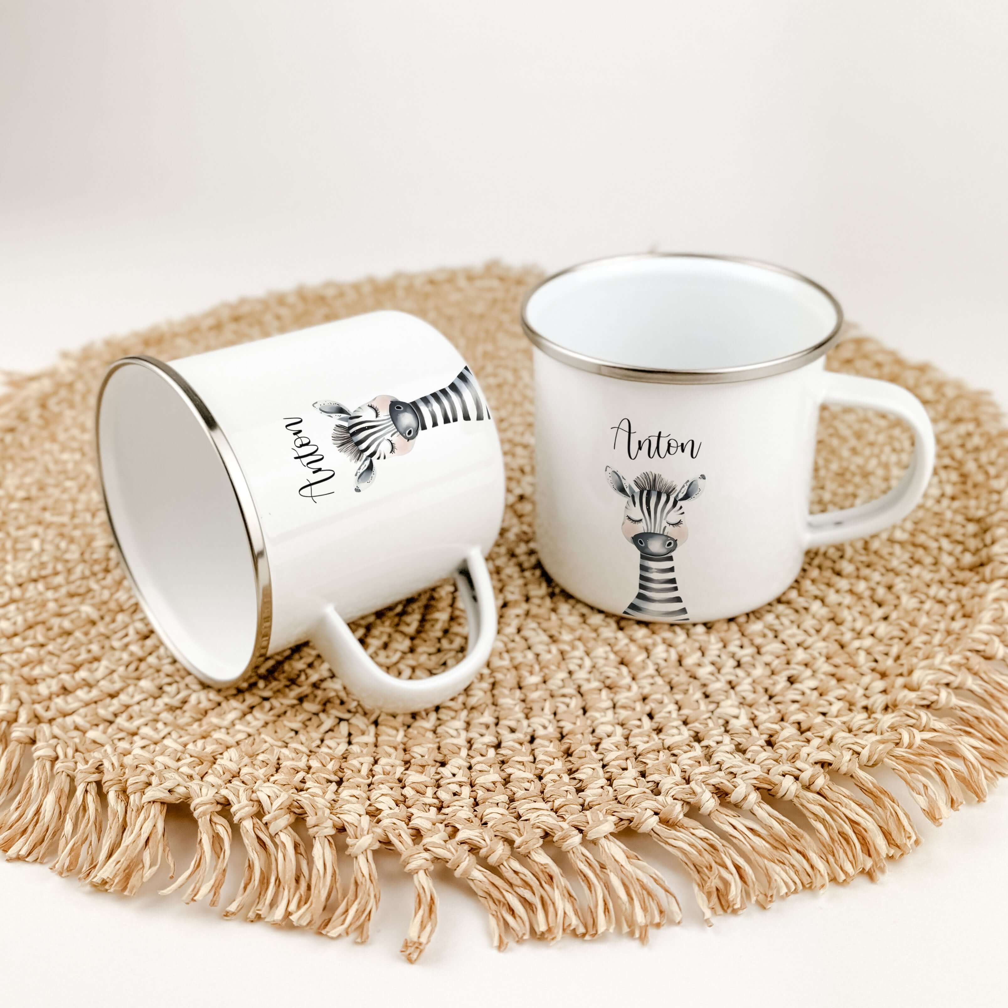 Emaille Tasse Zebra Portrait-famprints-Emaille Tasse-Entdecke die Emaille Tasse Zebra Portrait – das ideale personalisierte Geschenk für Kinder! Ob zur Einschulung, Taufe, Ostern oder Weihnachten, diese Emaille Tasse personalisiert wird mit dem Namen des