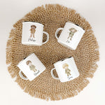 Emaille Tasse Pfadfinder-famprints-Emaille Tasse-Entdecke die bezaubernde Emaille Tasse Pfadfinder, die nicht nur ein praktisches Trinkgefäß ist, sondern auch ein liebevolles Geschenk für besondere Anlässe wie die Einschulung oder Taufe. Diese personalisi