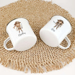 Emaille Tasse Piratin-famprints-Emaille Tasse-Entdecke die zauberhafte Emaille Tasse Piratin, die nicht nur ein praktisches Trinkgefäß ist, sondern auch das Herz jedes kleinen Abenteurers höher schlagen lässt. Mit dieser personalisierten Tasse, die mit vi