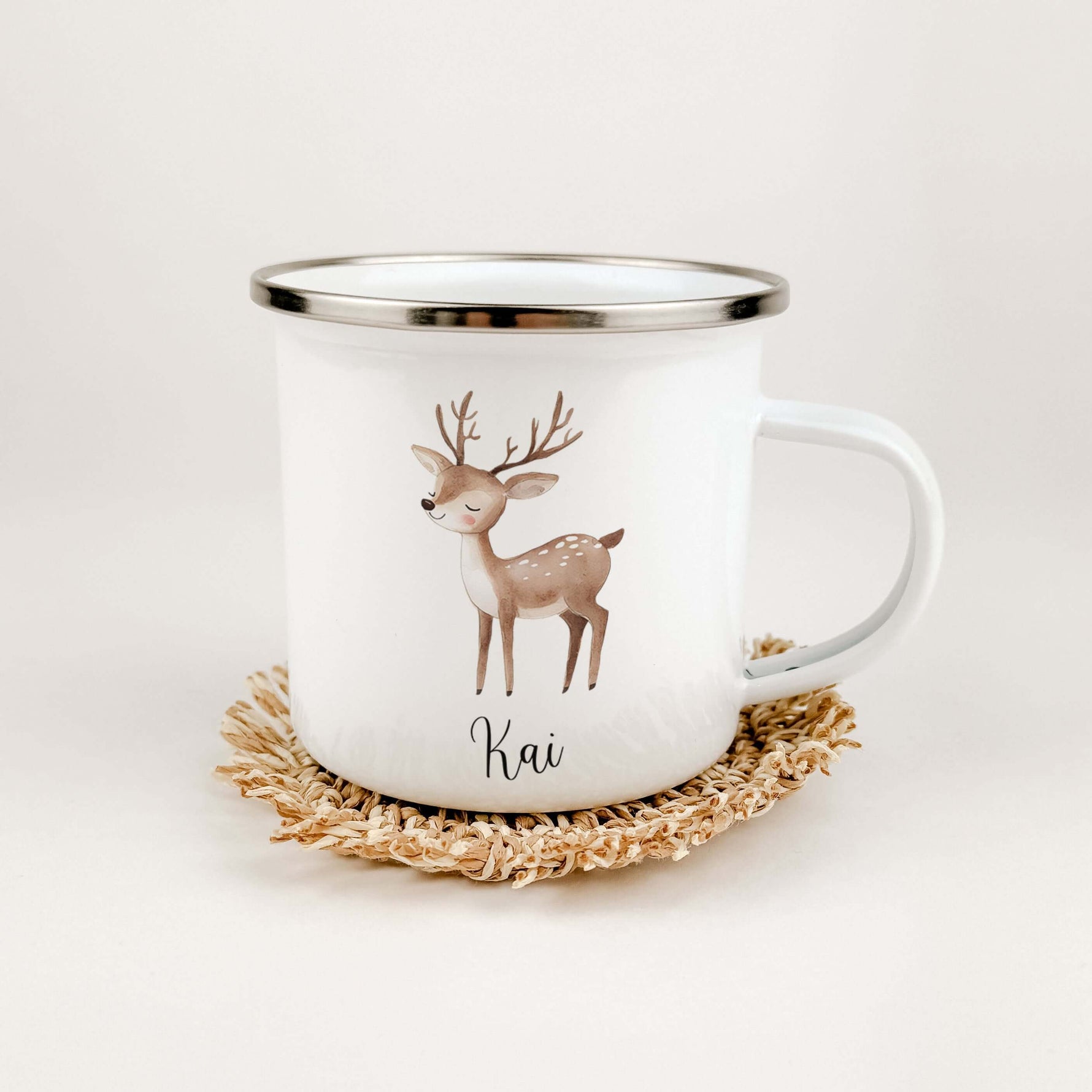 Emaille Tasse Reh-famprints-Emaille Tasse-Entdecke die zauberhafte Emaille Tasse Reh – ein liebevoll gestalteter Begleiter, der nicht nur deinen Alltag verschönert, sondern auch für strahlende Kinderaugen sorgt. Diese Emaille Tasse personalisiert bringt F