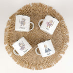 Emaille Tasse Ritter-famprints-Emaille Tasse-Entdecke die zauberhafte Emaille Tasse Ritter, die nicht nur ein praktischer Begleiter für den Alltag ist, sondern auch das Herz deines Kindes höher schlagen lässt. Mit jedem Schluck aus dieser personalisierten