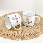 Emaille Tasse Seerobbe-famprints-Emaille Tasse-Entdecke die zauberhafte Emaille Tasse Seerobbe – das perfekte personalisierte Geschenk für kleine Seefahrer! Diese liebevoll gestaltete Emaille Tasse personalisiert sorgt für strahlende Kinderaugen und bring