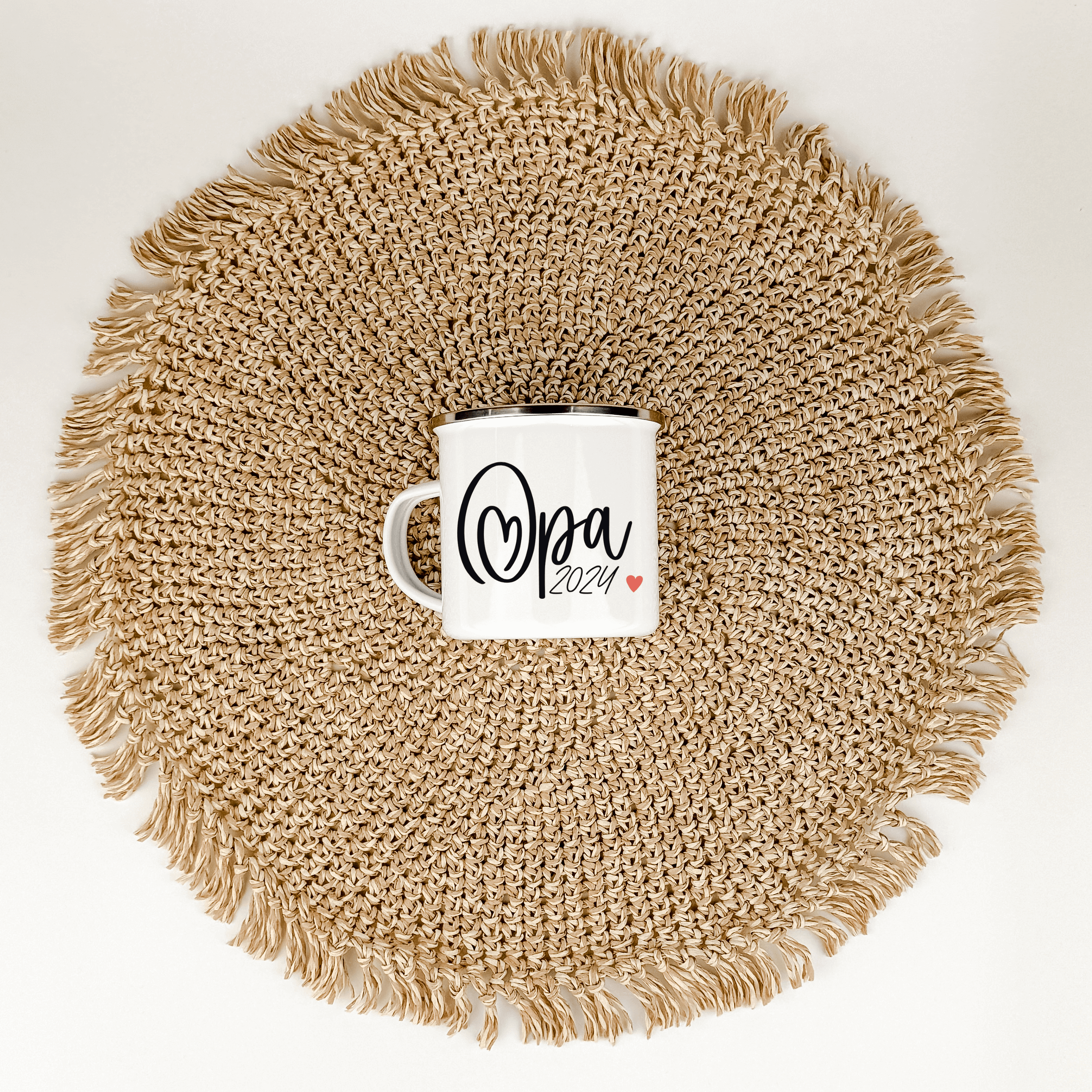 Emaille Tasse Du wirst Opa-famprints-Emaille Tasse-Entdecke die Emaille Tasse "Du wirst Opa" – das perfekte Geschenk für werdende Großeltern! Diese Tasse bietet dir die Möglichkeit, eine persönliche Widmung und das Jahr hinzuzufügen, und sorgt für unverge