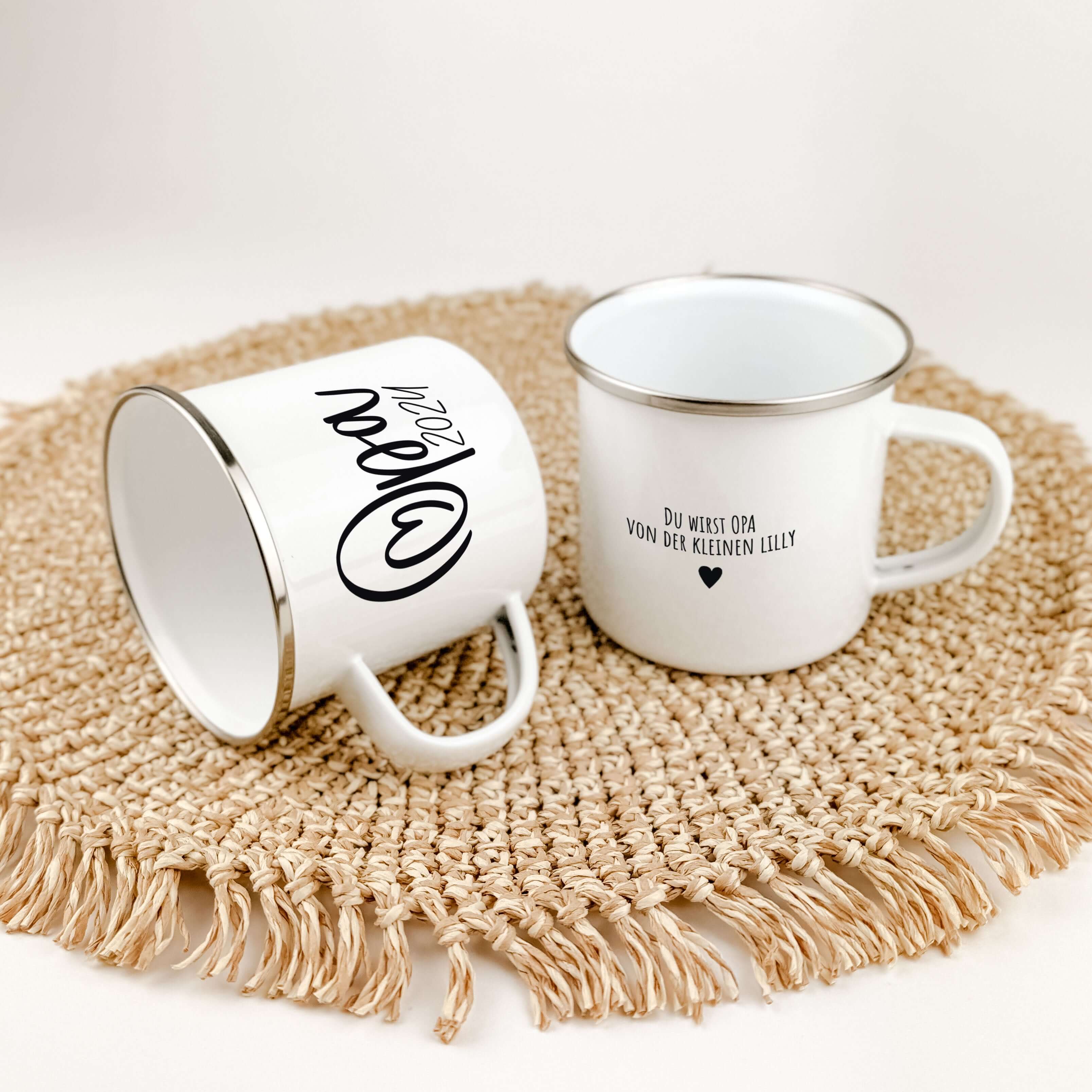 Emaille Tasse Du wirst Opa-famprints-Emaille Tasse-Entdecke die Emaille Tasse "Du wirst Opa" – das perfekte Geschenk für werdende Großeltern! Diese Tasse bietet dir die Möglichkeit, eine persönliche Widmung und das Jahr hinzuzufügen, und sorgt für unverge