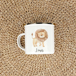 Emaille Tasse Löwe-famprints-Emaille Tasse-Entdecke die bezaubernde Emaille Tasse Löwe – ein einzigartiges Geschenk, das garantiert Freude bereitet! Diese personalisierte Tasse mit dem Namen deines Kindes ist nicht nur ein echter Hingucker, sondern auch e