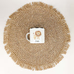 Emaille Tasse Löwe-famprints-Emaille Tasse-Entdecke die bezaubernde Emaille Tasse Löwe – ein einzigartiges Geschenk, das garantiert Freude bereitet! Diese personalisierte Tasse mit dem Namen deines Kindes ist nicht nur ein echter Hingucker, sondern auch e