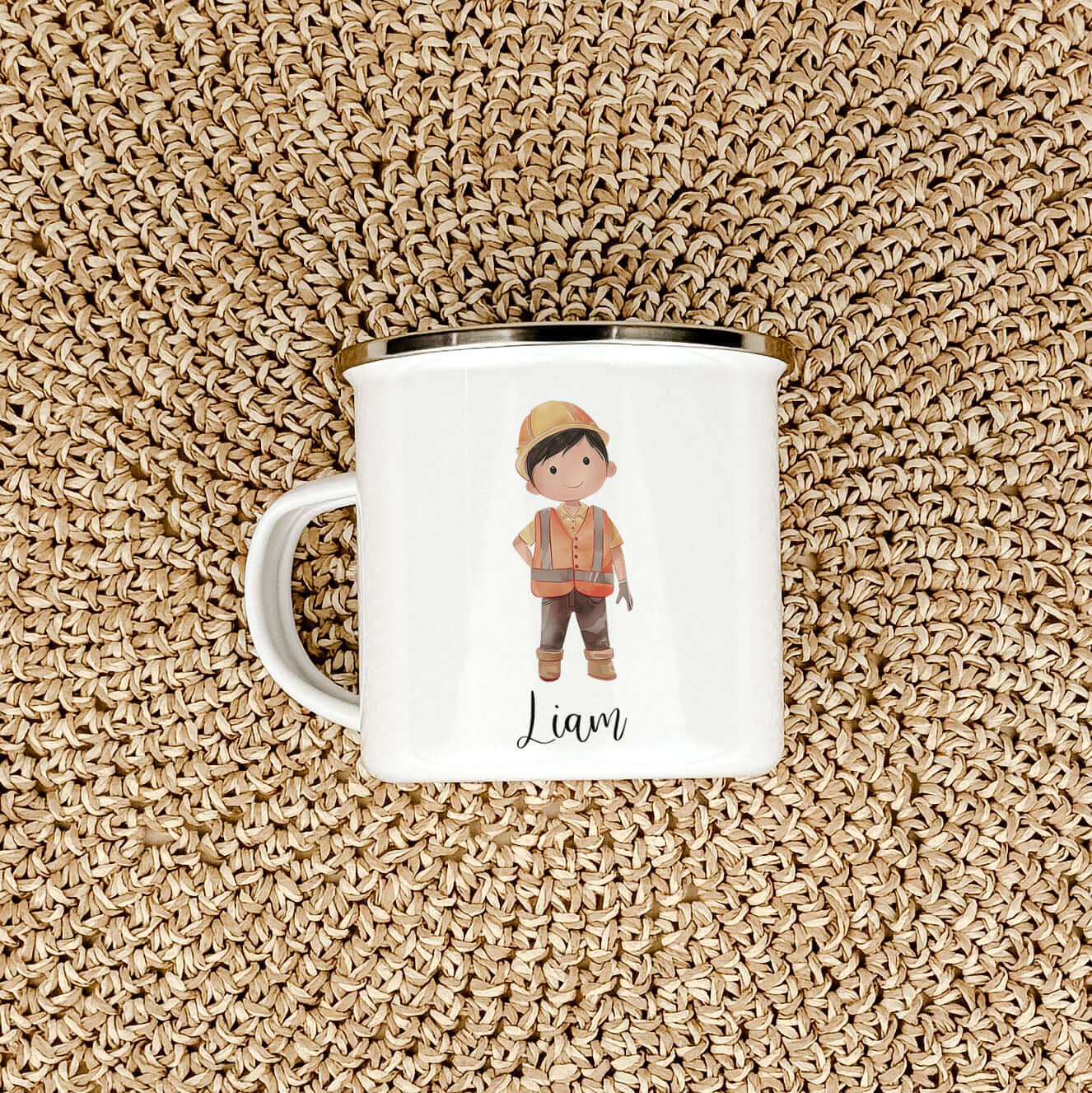Emaille Tasse Bauarbeiter-famprints-Emaille Tasse-Die Emaille Tasse Bauarbeiter ist das perfekte Geschenk für Kinder zur Einschulung, Taufe, Ostern und mehr. Personalisiert mit Namen und bedruckt mit einem Bauarbeiter in Aquarell Optik, überzeugt die Tass