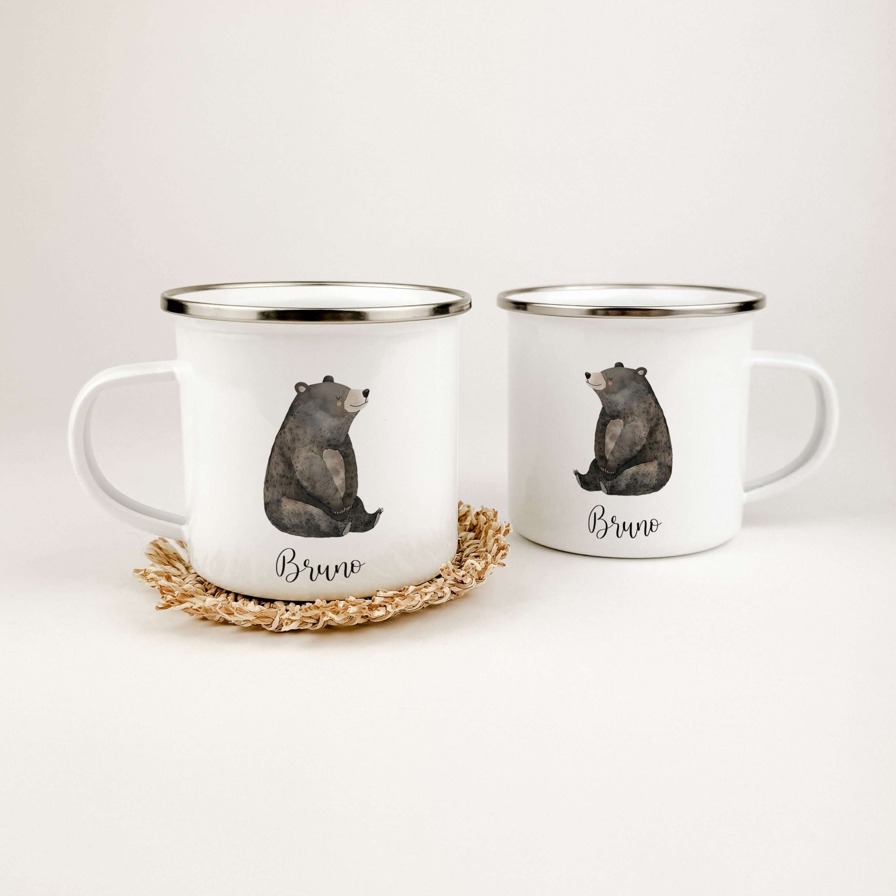 Emaille Tasse Bär No1-famprints-Emaille Tasse-Entdecke die bezaubernde Emaille Tasse Bär – das perfekte Geschenk für kleine Abenteurer! Mit einem süßen, in Aquarelloptik gestalteten Bären und deinem individuellen Namen wird diese Tasse zu einem ganz beson