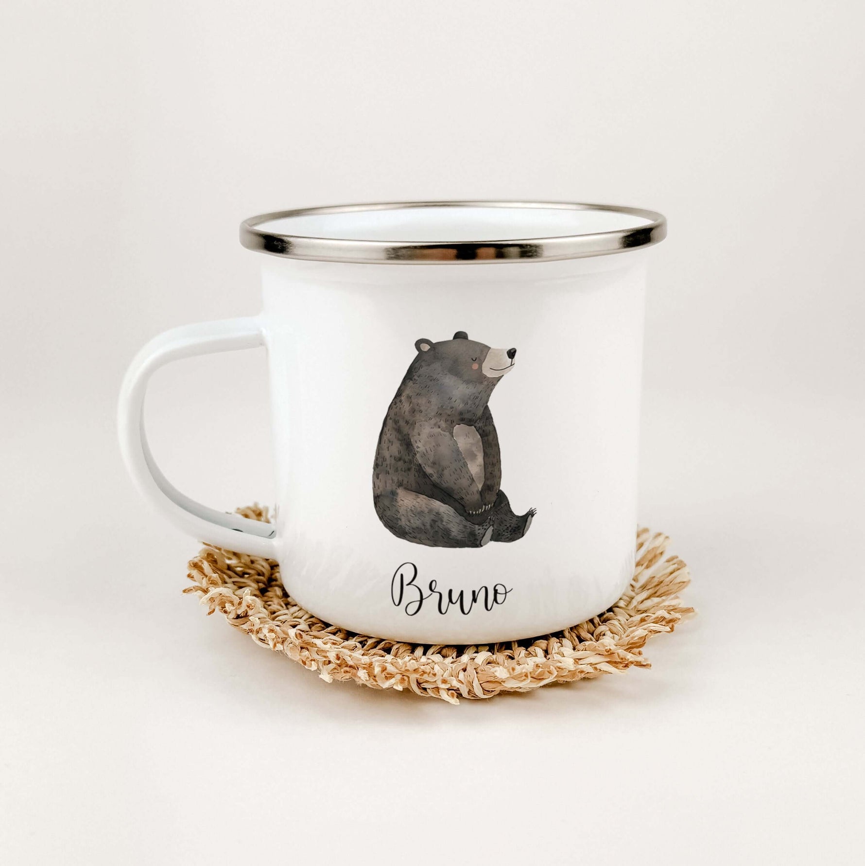 Emaille Tasse Bär No1-famprints-Emaille Tasse-Entdecke die bezaubernde Emaille Tasse Bär – das perfekte Geschenk für kleine Abenteurer! Mit einem süßen, in Aquarelloptik gestalteten Bären und deinem individuellen Namen wird diese Tasse zu einem ganz beson