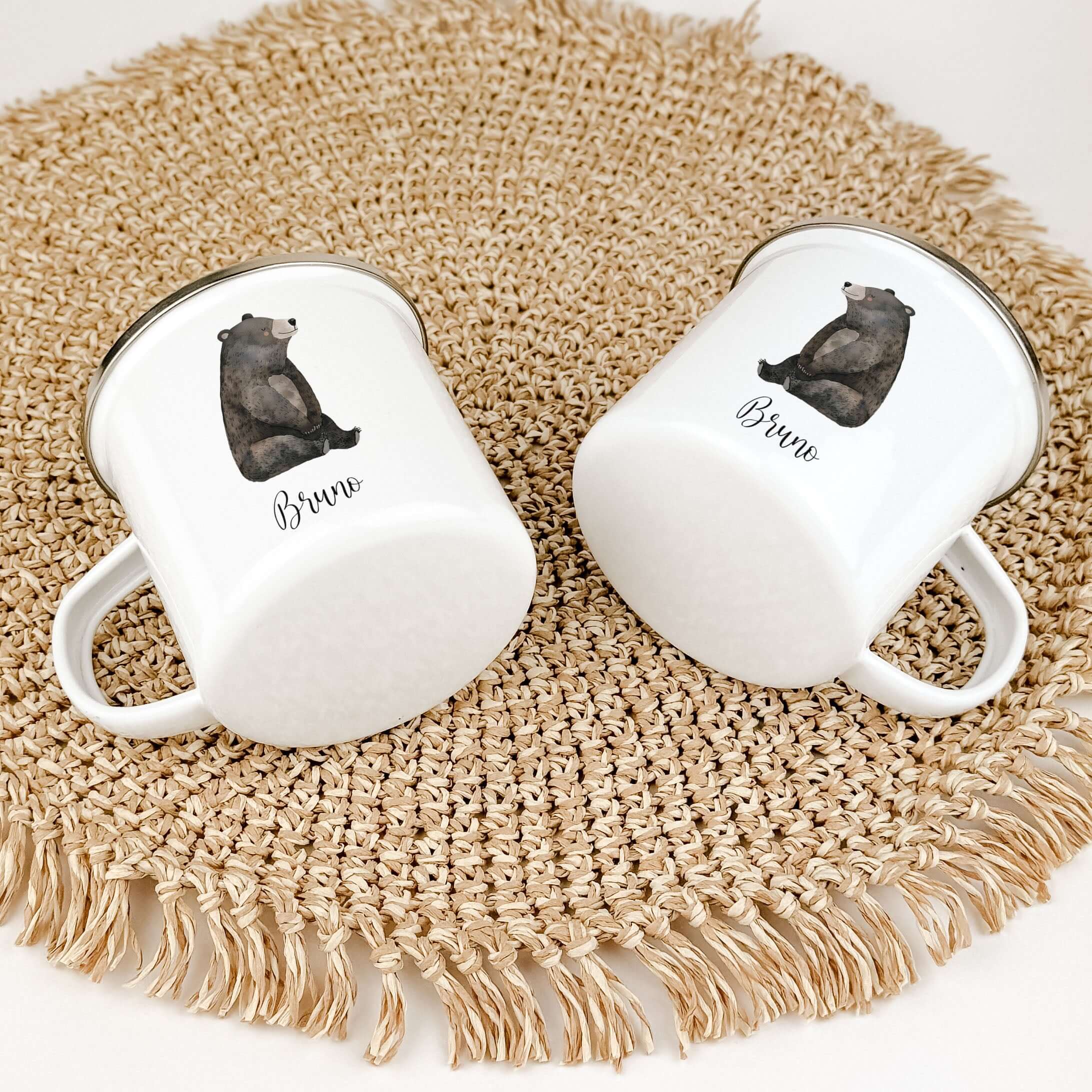 Emaille Tasse Bär No1-famprints-Emaille Tasse-Entdecke die bezaubernde Emaille Tasse Bär – das perfekte Geschenk für kleine Abenteurer! Mit einem süßen, in Aquarelloptik gestalteten Bären und deinem individuellen Namen wird diese Tasse zu einem ganz beson