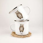 Emaille Tasse Bär No3-famprints-Emaille Tasse-Entdecke die liebevoll gestaltete Emaille Tasse Bär No3 – ein perfektes Geschenk für deinen kleinen Schatz! Diese personalisierte Tasse wird mit dem Namen des Kindes bedruckt und zeigt einen süßen kleinen Bäre