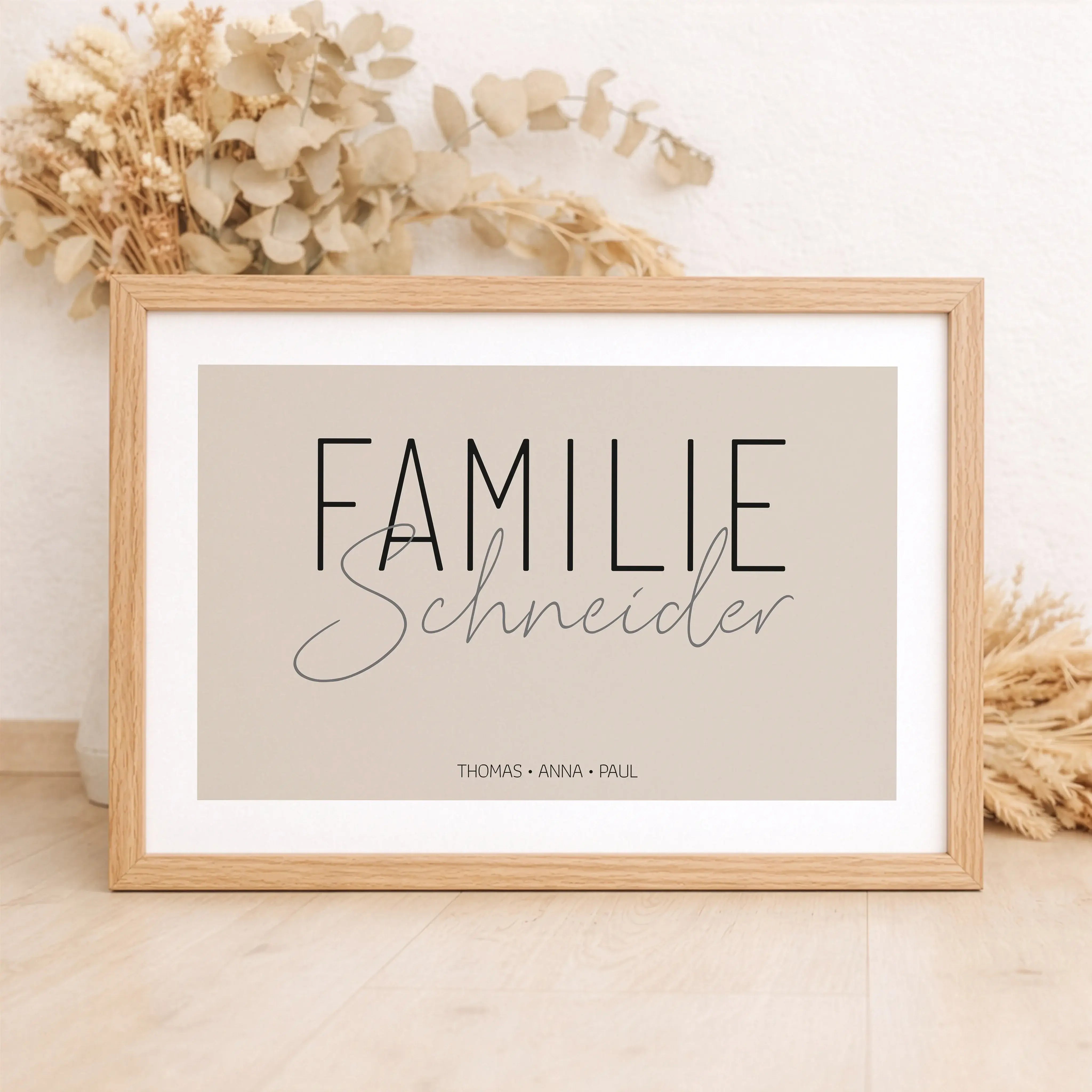 Familienposter Handschrift-Personalisiertes Poster-famprints-Das Familienposter Handschrift ist eine persönliche Wanddekoration, die eure Familie sichtbar macht. Der handschriftliche Schriftzug Familie steht im Mittelpunkt und wird durch deinen individuel