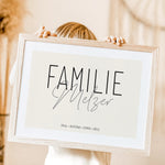 Familienposter Handschrift-famprints-Personalisiertes Poster-Auf dem stilvollen Familienposter 'Handschrift' findest du einen großen 'Familie' Schriftzug und darunter die Personalisierung mit deinem Wunschtext. In unserem Beispiel haben wir uns für den Fa