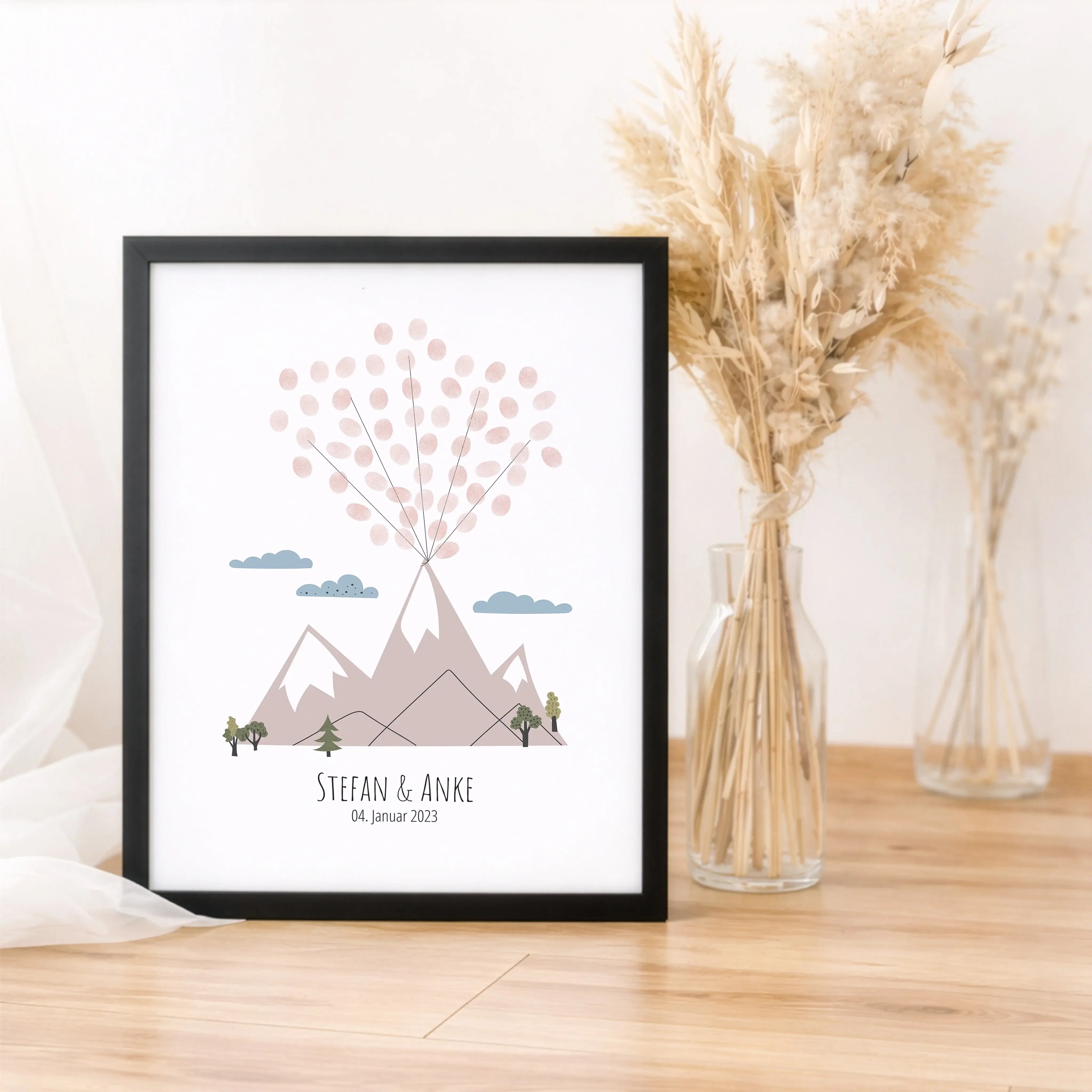 Fingerabdruck Bild 'Berge'-Personalisiertes Poster-famprints-Das Fingerabdruck Bild Berge von famprints steht für eine besondere Botschaft: Gemeinsam könnt ihr Berge versetzen. In der Illustration wird eine ruhige Berglandschaft gezeigt, die scheinbar von