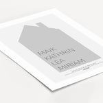 Familienposter Haus-famprints-Personalisiertes Poster-Auf dem Familienposter Haus findest du die Silhouette von einem Haus in unterschiedlichen Farben. Das Haus kann mit deinem Wunschtext personalisiert werden. In unserem Beispiel haben wir uns für die Na