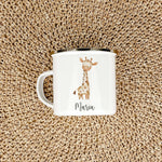 Emaille Tasse Giraffe No2-famprints-Emaille Tasse-Entdecke die zauberhafte Emaille Tasse Giraffe No2 – der perfekte Begleiter für kleine Entdecker und große Abenteuer! Diese personalisierte Tasse bringt nicht nur Freude ins Kinderzimmer, sondern auch ein