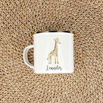 Emaille Tasse Giraffe No1-famprints-Emaille Tasse-Entdecke die bezaubernde Emaille Tasse Giraffe – der perfekte Begleiter für kleine Abenteurer! Mit einem Füllinhalt von 300 ml ist sie ideal für heiße Schokoladen, Saft oder Wasser. Personalisierbar mit de