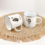 Emaille Tasse Indianerin-famprints-Emaille Tasse-Entdecke die zauberhafte Emaille Tasse mit einem liebevollen Aquarell-Motiv einer Indianerin, die nicht nur funktional, sondern auch ein echter Hingucker ist. Diese personalisierte Tasse bringt Freude in de