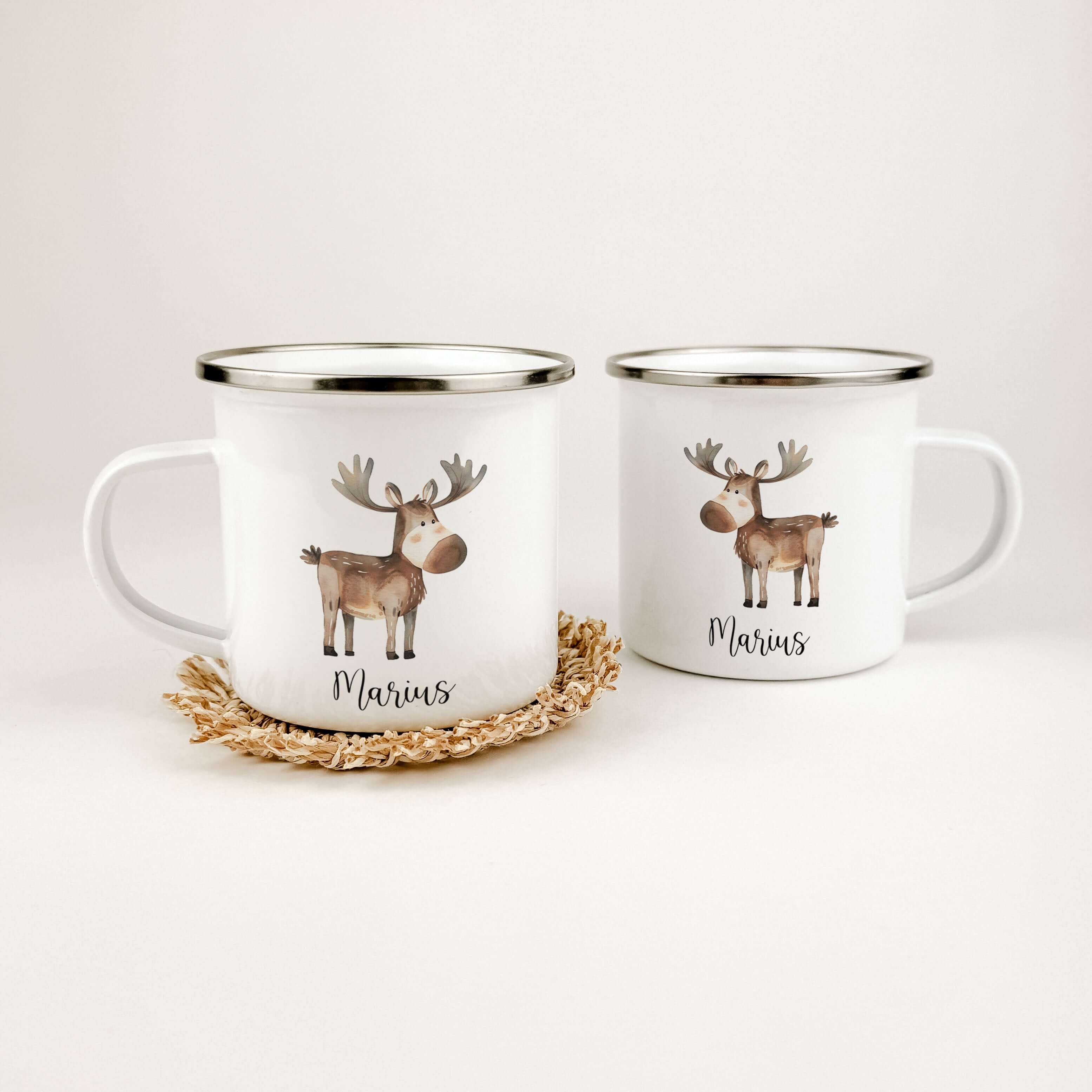 Emaille Tasse Elch-famprints-Emaille Tasse-Entdecke die zauberhafte Emaille Tasse Elch – das perfekte Geschenk für kleine Tier Liebhaber! Diese liebevoll personalisierte Tasse mit dem Namen deines Kindes und einem süßen Elch in Aquarell-Optik verleiht jed