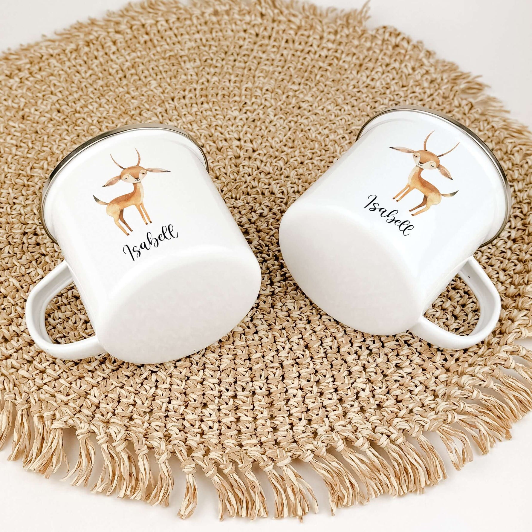 Emaille Tasse Gazelle-famprints-Emaille Tasse-Entdecke die bezaubernde Emaille Tasse Gazelle, die nicht nur praktisch, sondern auch ein wahrer Hingucker ist! Mit dieser personalisierten Tasse bringst du Freude in den Alltag deines Kindes und schaffst unve