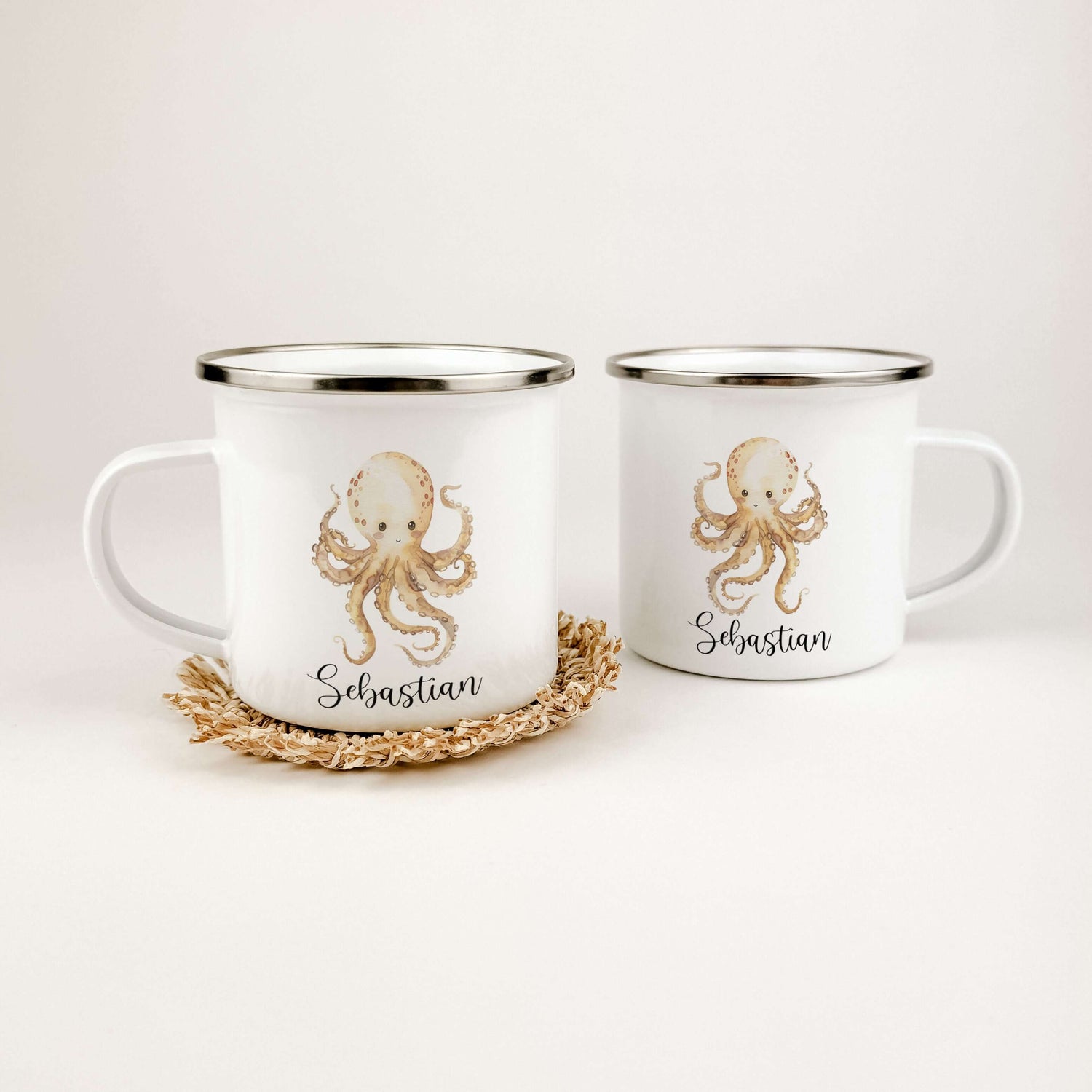 Emaille Tasse Krake-famprints-Emaille Tasse-Entdecke die zauberhafte Emaille Tasse mit einer süßen Krake, die nicht nur ein praktisches Trinkgefäß ist, sondern auch das Herz deines Kindes höherschlagen lässt. Mit jedem Schluck aus dieser liebevoll gestalt