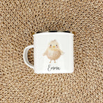 Emaille Tasse Küken-famprints-Emaille Tasse-Entdecke die zauberhafte Emaille Tasse mit einem süßen Küken, die nicht nur praktisch ist, sondern auch ein Stück Freude in den Alltag bringt. Du suchst nach einem besonderen Geschenk für dein Kind oder einen kl