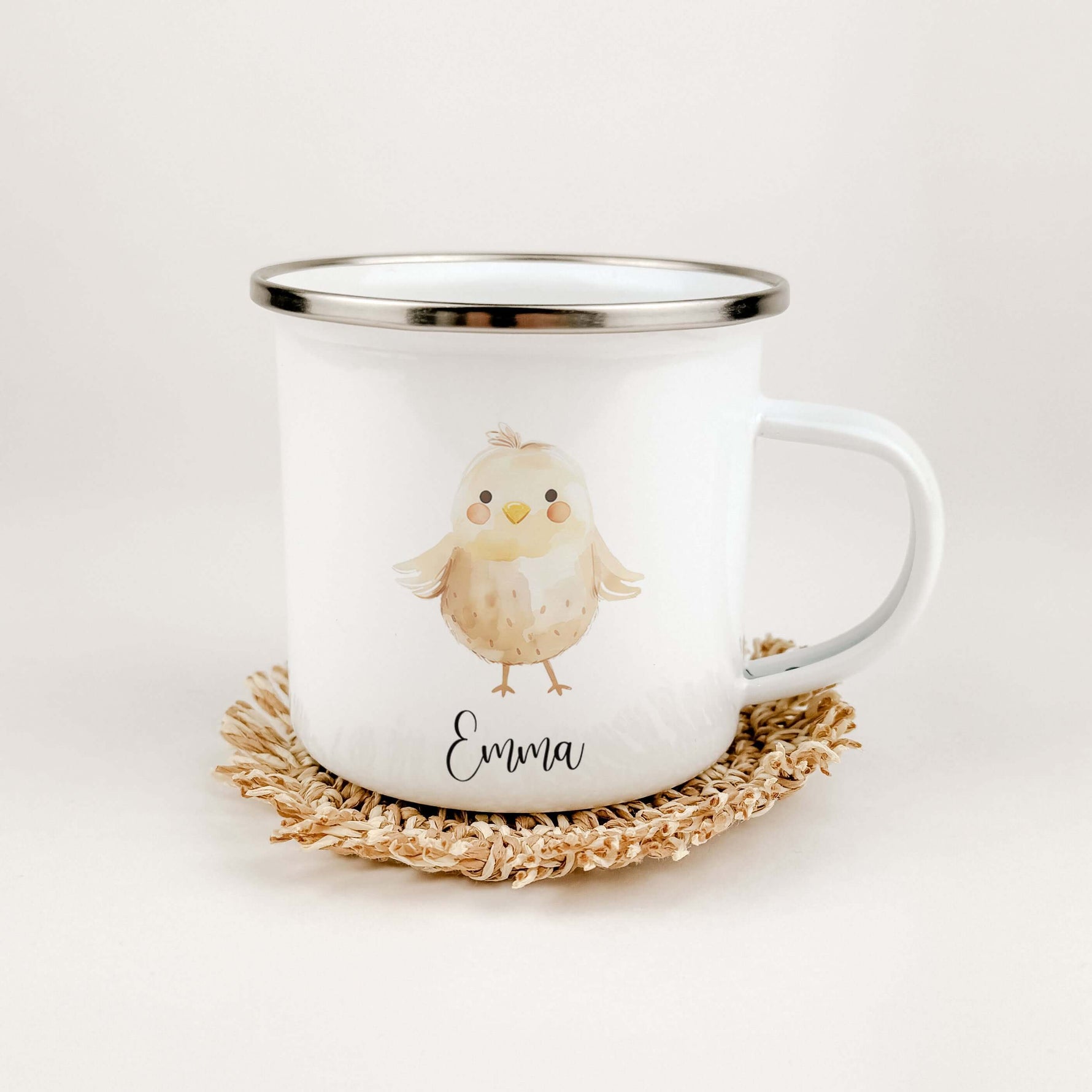 Emaille Tasse Küken-famprints-Emaille Tasse-Entdecke die zauberhafte Emaille Tasse mit einem süßen Küken, die nicht nur praktisch ist, sondern auch ein Stück Freude in den Alltag bringt. Du suchst nach einem besonderen Geschenk für dein Kind oder einen kl