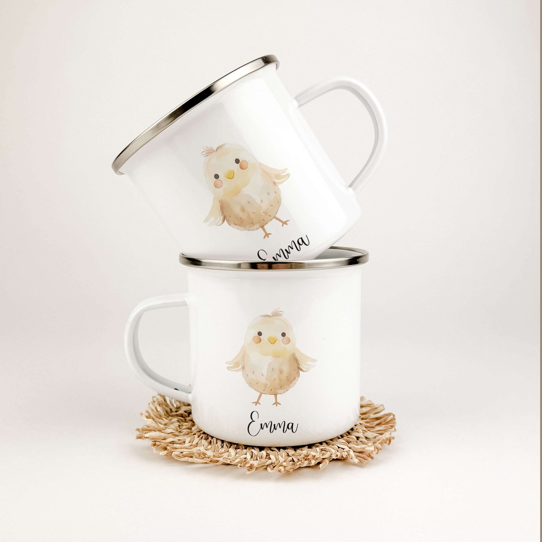 Emaille Tasse Küken-famprints-Emaille Tasse-Entdecke die zauberhafte Emaille Tasse mit einem süßen Küken, die nicht nur praktisch ist, sondern auch ein Stück Freude in den Alltag bringt. Du suchst nach einem besonderen Geschenk für dein Kind oder einen kl