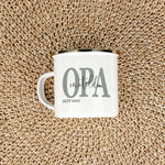 Emaille Tasse Opa seit-famprints-Emaille Tasse-Verschenke ein Stück Liebe und Erinnerung mit unserer einzigartigen Emaille Tasse „Opa seit“. Diese personalisierte Tasse ist nicht nur ein praktisches Accessoire, sondern ein emotionales Geschenk, das die be
