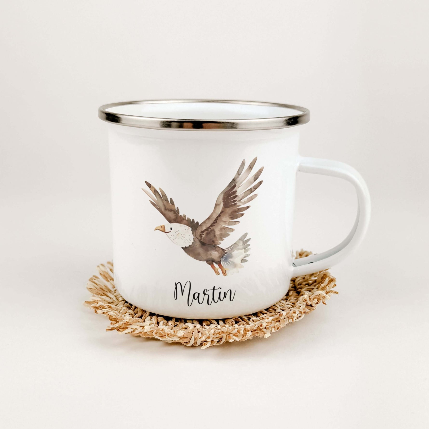 Emaille Tasse Adler-famprints-Emaille Tasse-Entdecke die bezaubernde Emaille Tasse mit einem süßen Adler in Aquarell-Optik! Diese personalisierte Tasse wird mit deinem Wunsch-Namen bedruckt und ist ein echtes Unikat, das mit viel Liebe von uns gestaltet w