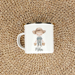 Emaille Tasse Bauer-famprints-Emaille Tasse-Entdecke die charmante Emaille Tasse Bauer – das perfekte Geschenk für kleine Bauernhof Fans! Diese personalisierte Tasse wird liebevoll mit deinem Namen bedruckt und zeigt einen süßen kleinen Bauern in zauberha